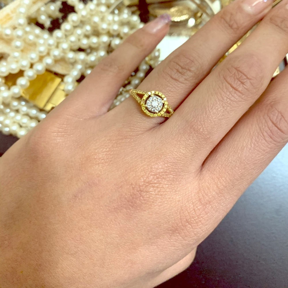 Wedding ring 14K gold with cluster diamonds
